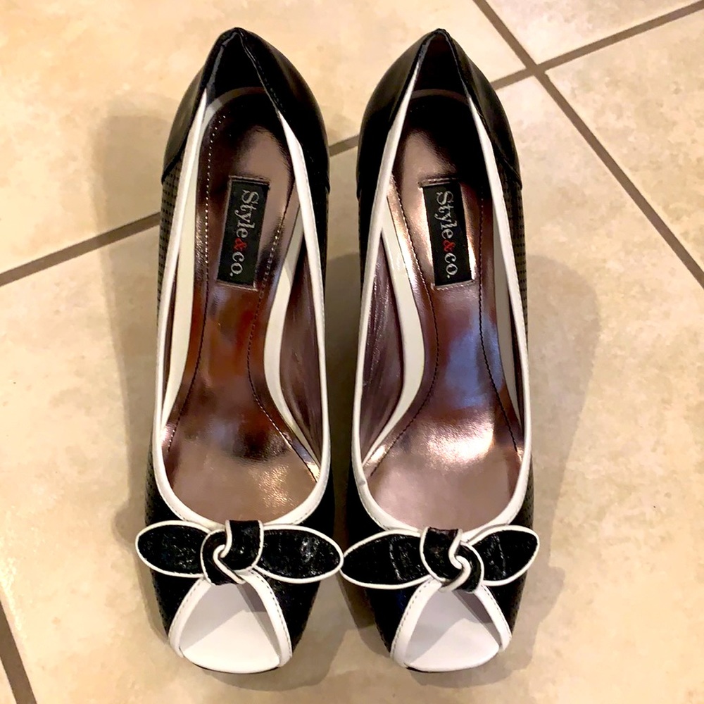 2.5” high heels in black & white bow tie.
